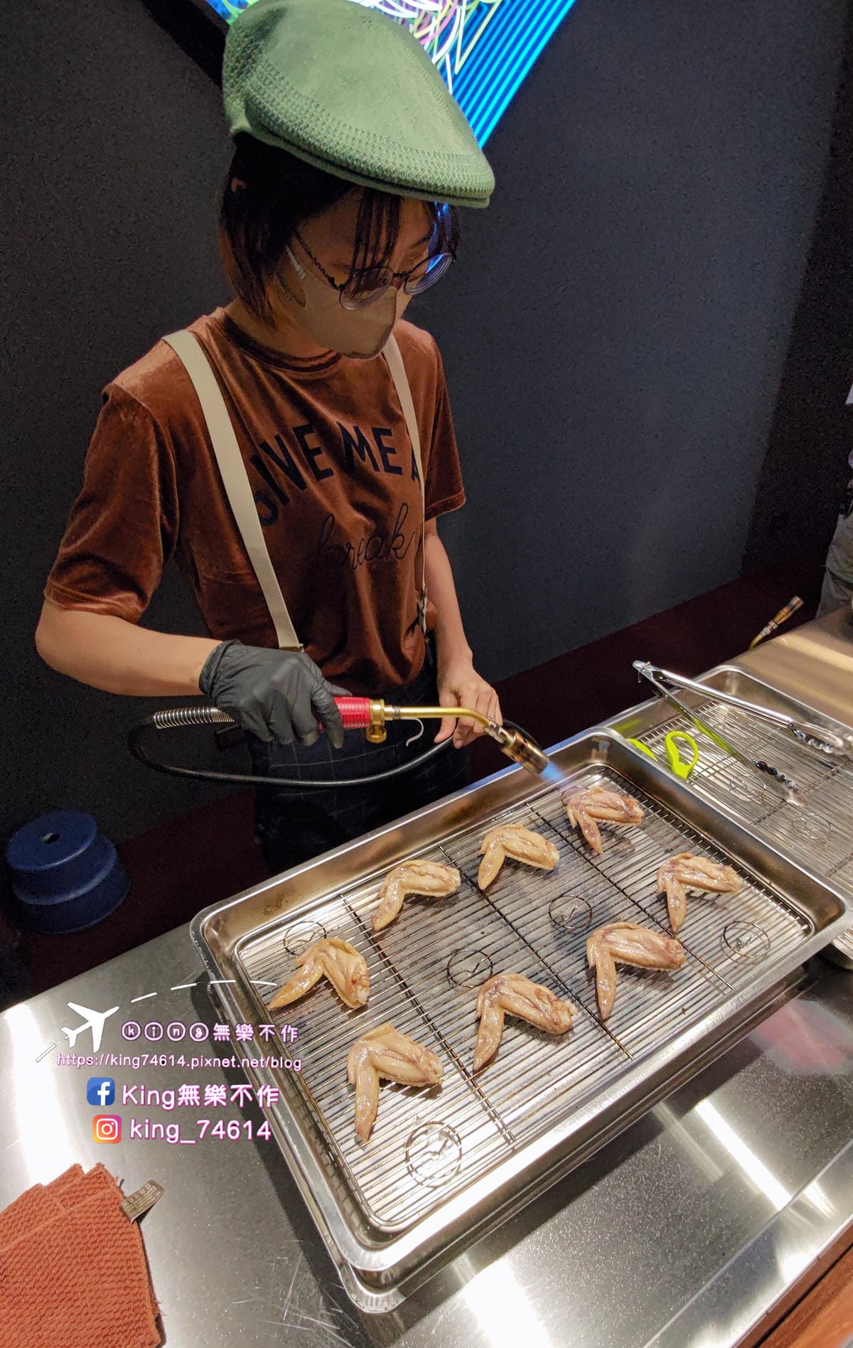 ［桃園 美食］炙板凳炆烤 | 雙勝雞翅&小酌料理推推👍 | 復古電影院風格每日5點準時放映 | 文末有大彩蛋不要錯過😘
