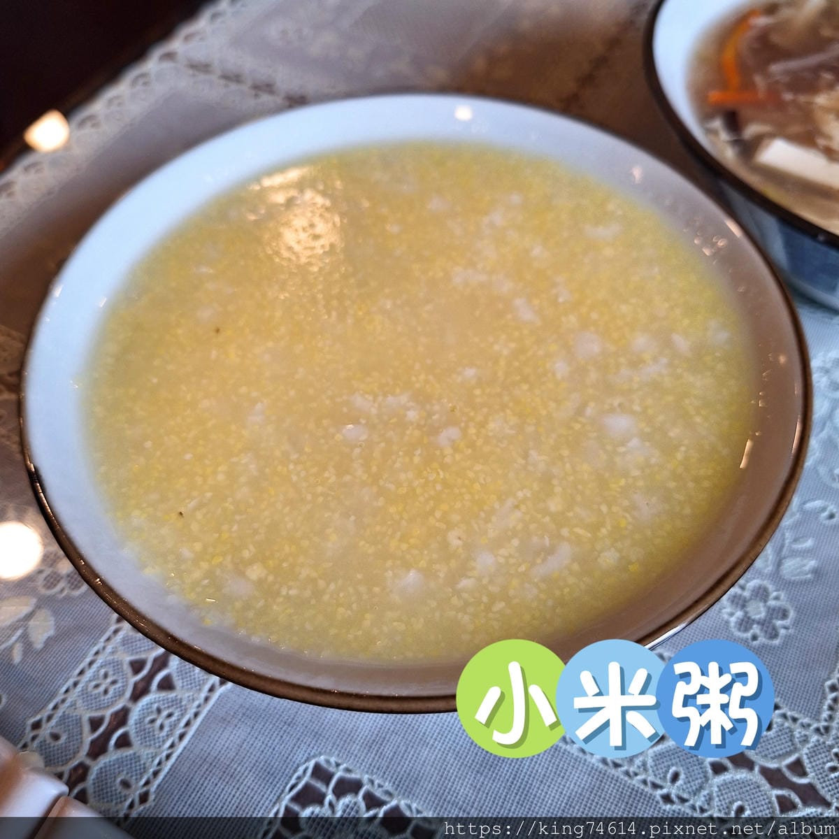 〔中壢 美食〕大四喜北方麵食｜小魚皮蛋拌麵與手工鍋貼｜傳統北