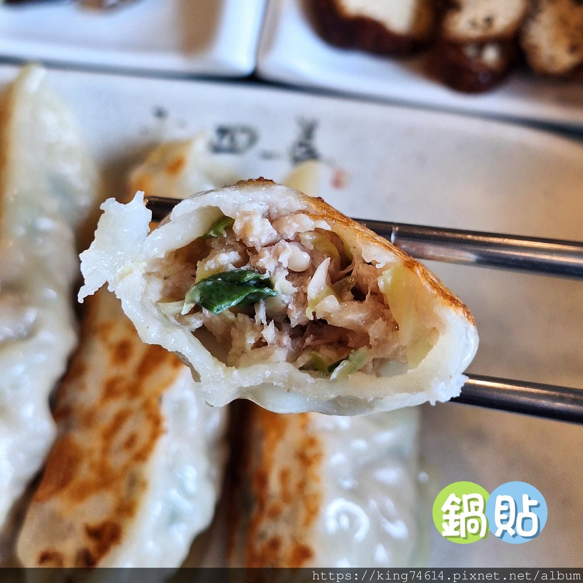 〔中壢 美食〕大四喜北方麵食｜小魚皮蛋拌麵與手工鍋貼｜傳統北