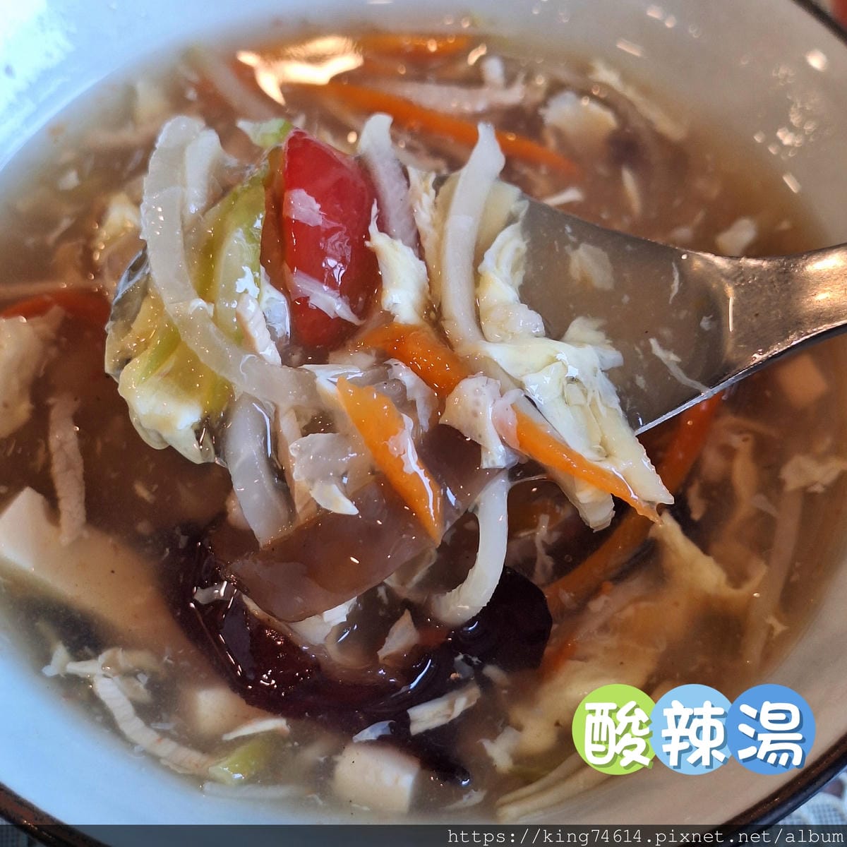 〔中壢 美食〕大四喜北方麵食｜小魚皮蛋拌麵與手工鍋貼｜傳統北