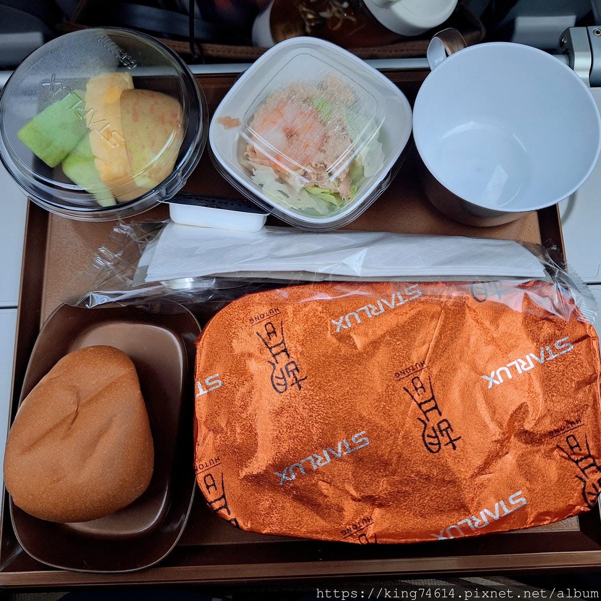 〔國外 旅遊〕✈️星宇航空初體驗 | 必點「星宇特調」到底喝
