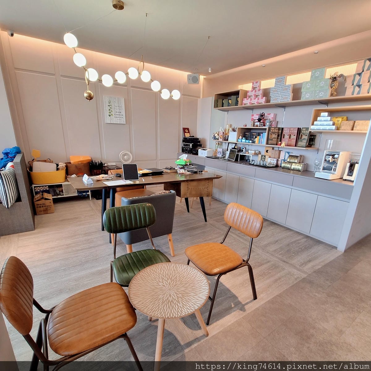〔桃園 美食〕秘覓良品山上花兒開了咖啡景觀餐廳｜山中秘境玻璃