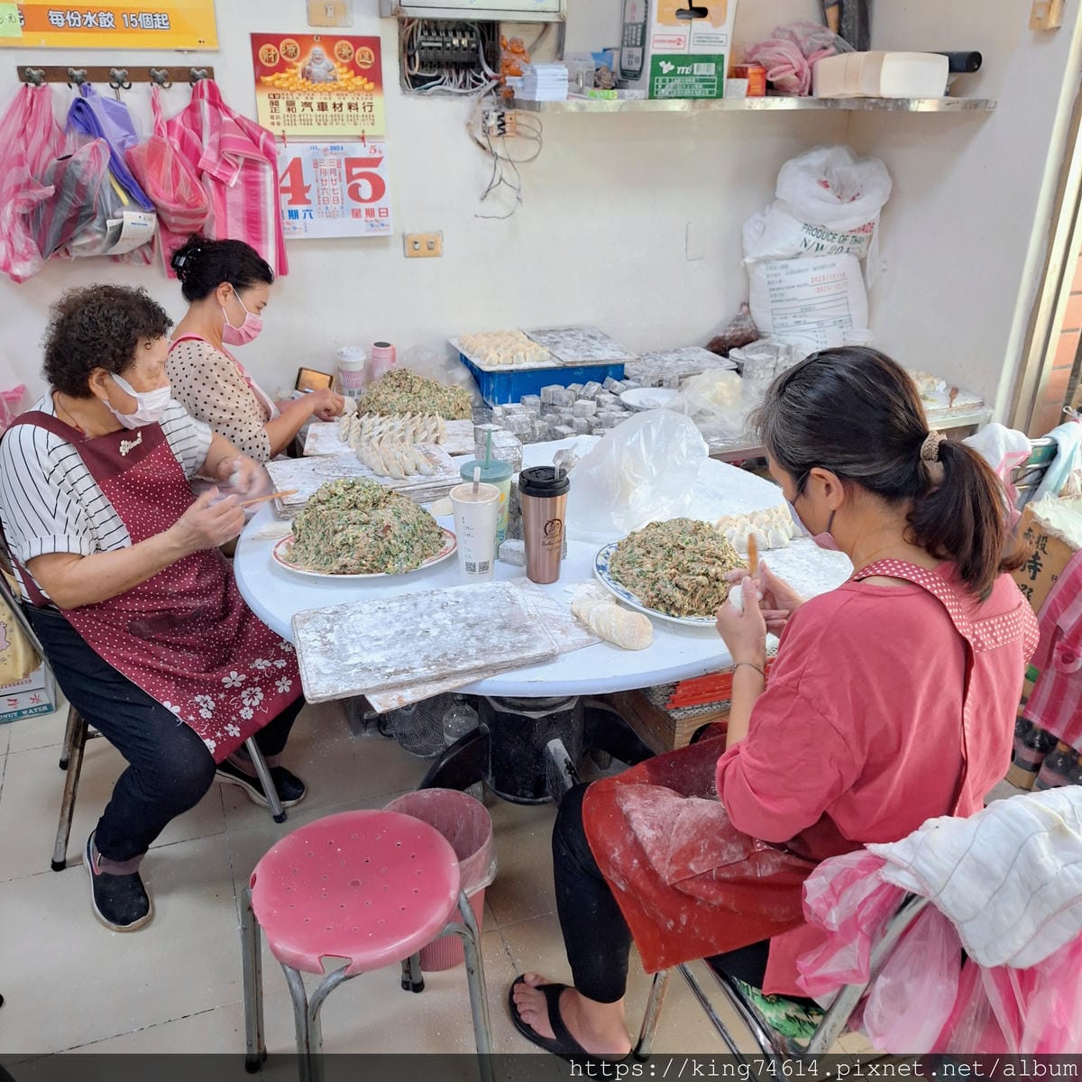 〔基隆 美食〕春興水餃店｜隱藏版老字號小吃｜韭菜水餃飽滿爆汁