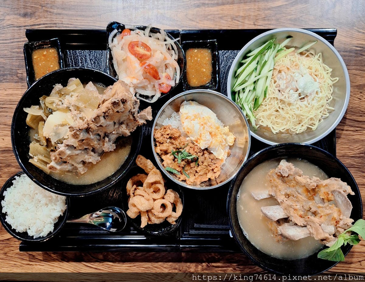 〔桃園 美食〕泰狠｜泰式小台味火山排骨湯｜個人份也能爽爽啃！