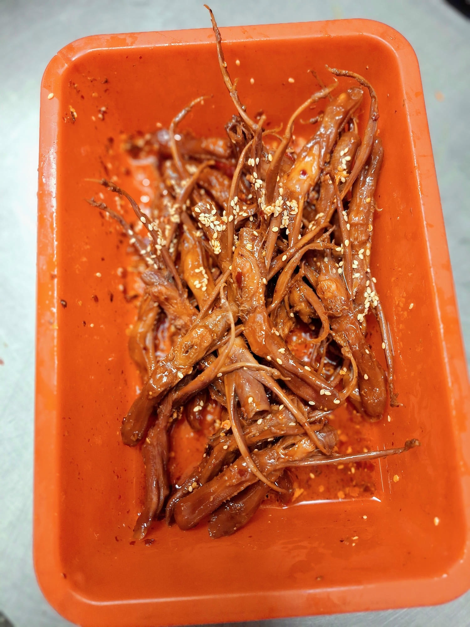 〔桃園 美食〕忠貞眷村口麻辣滷味｜國旗屋隔壁的靈魂滷味，一口吃回眷村歲月的思念