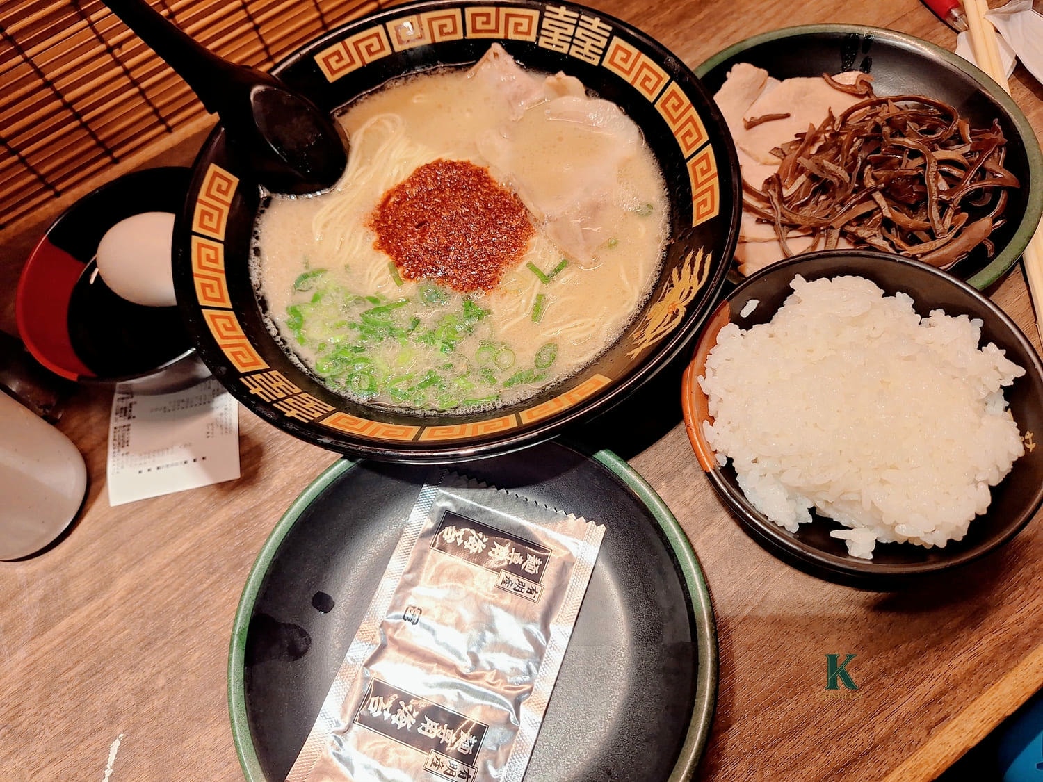 〔日本 美食〕一蘭拉麵｜真的必吃嗎？濃湯＋湯泡飯太誇張