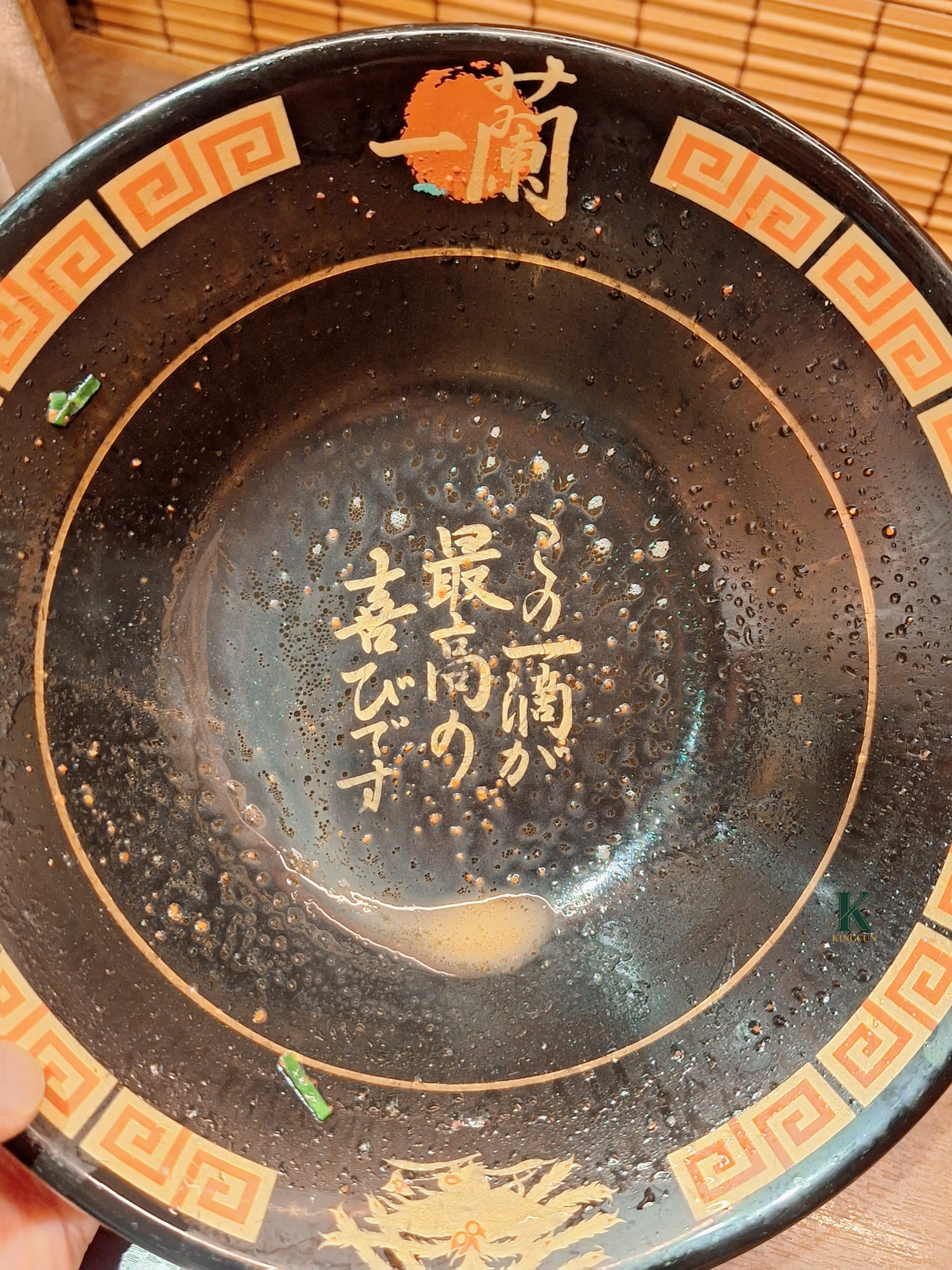 〔日本 美食〕一蘭拉麵｜真的必吃嗎？濃湯＋湯泡飯太誇張